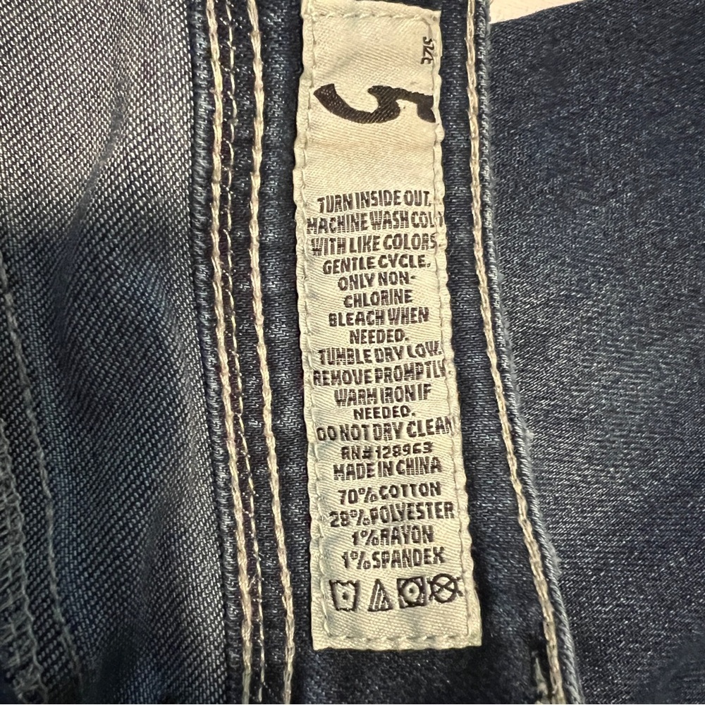 3D silver embellishments on unique jeans - Picture 4 of 9